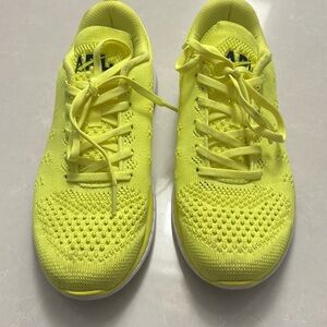 APL Techloom Pro. Size 8. Worn once. A few marks, but almost new condition!